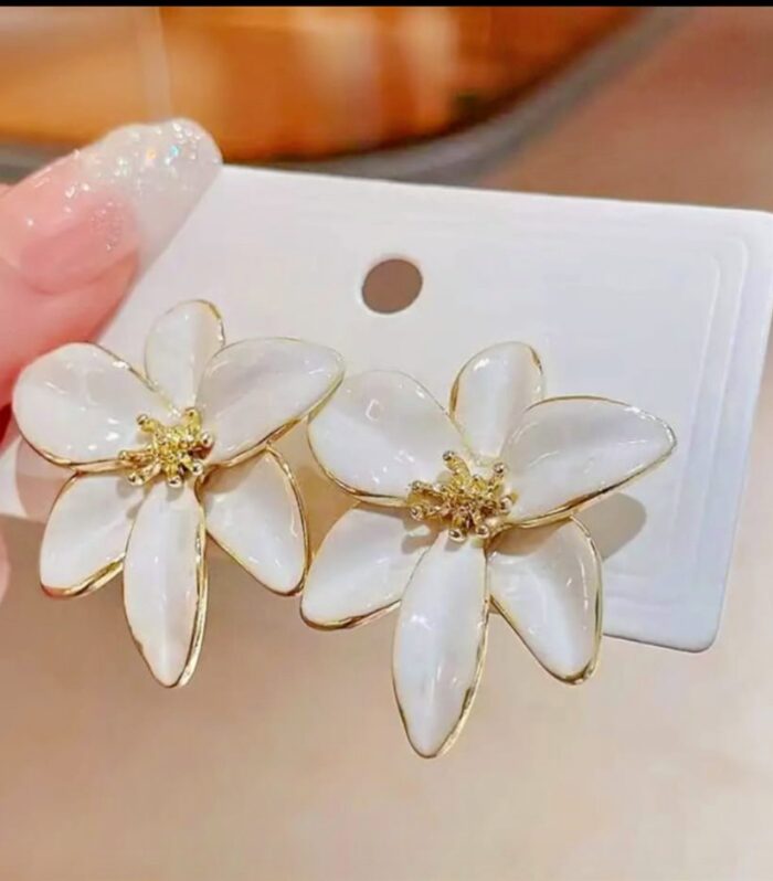 White Petal Bloom Earrings – Elegant Floral Statement Studs