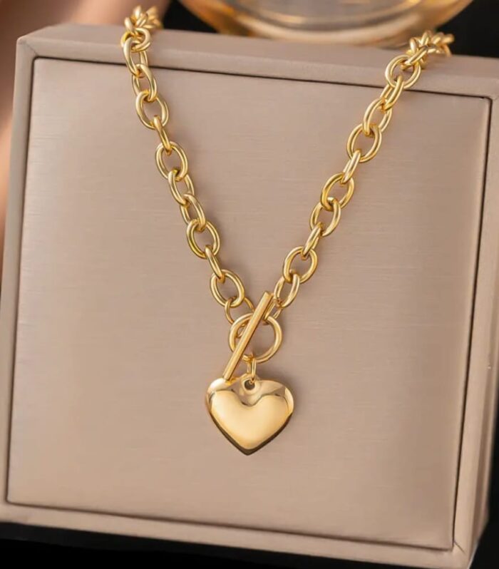 Golden Heart Pendant Chain – A Symbol of Love and Timeless Elegance