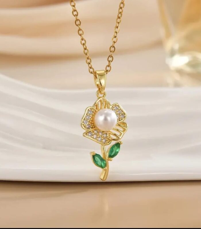 Golden Pearl Blossom Necklace – A Radiant Symbol of Grace and Natural Beauty
