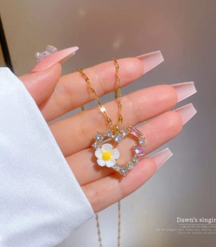 Golden Floral Heart Pendant Necklace – A Symbol of Pure Love and Natural Beauty
