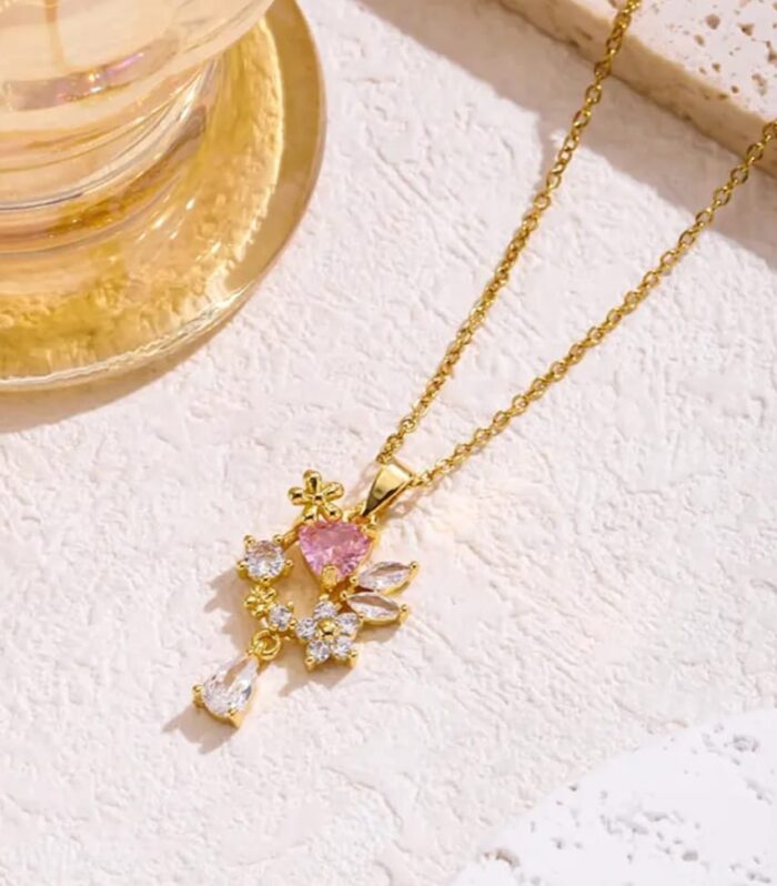 Golden Heart Blossom Pendant Necklace – A Dazzling Expression of Love and Femininity